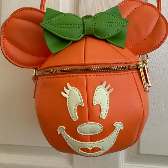 Disney Loungefly Crossbody Bag - Minnie Mouse Glow In The Dark Pumpkin - Picture 2 of 8
